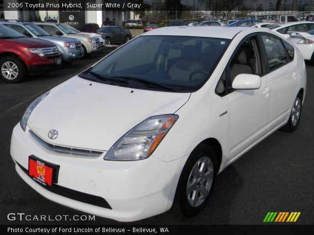 2006 Toyota Prius Hybrid in Super White