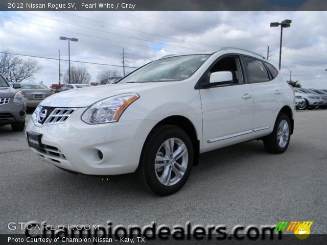 2012 Nissan rogue white