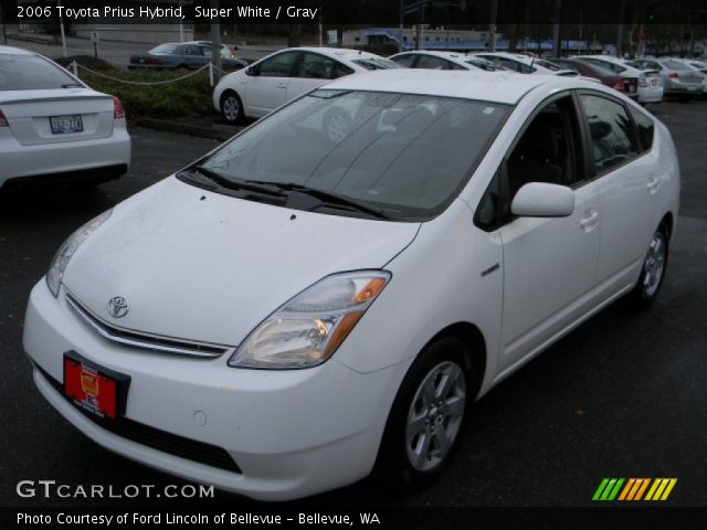 2006 Toyota Prius Hybrid in Super White