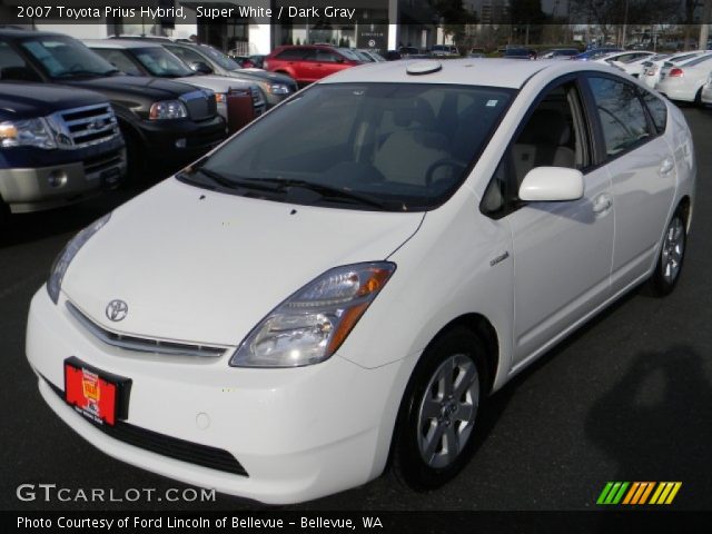 2007 Toyota Prius Hybrid in Super White