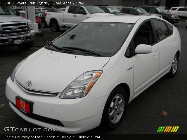 2006 Toyota Prius Hybrid in Super White