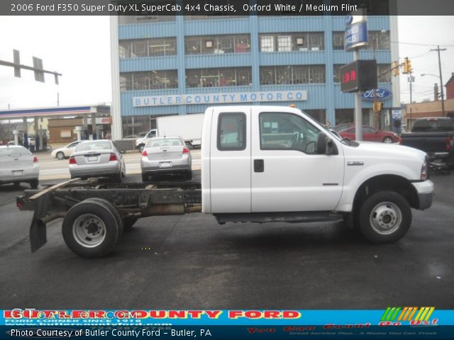 2006 Ford F350 Super Duty XL SuperCab 4x4 Chassis in Oxford White