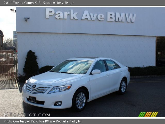 2011 Toyota Camry XLE in Super White