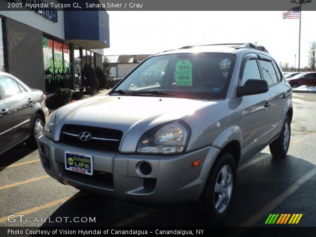 2005 Hyundai Tucson GL in Sahara Silver