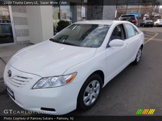 2009 Toyota Camry LE in Super White