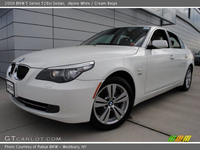 2009 BMW 5 Series 528xi Sedan in Alpine White