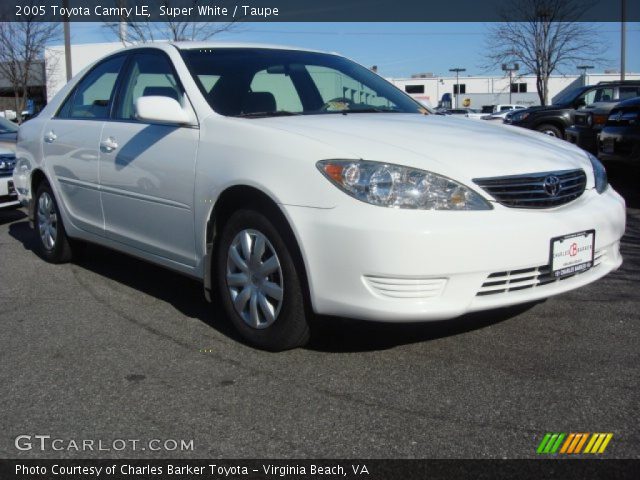 2005 Toyota Camry LE in Super White