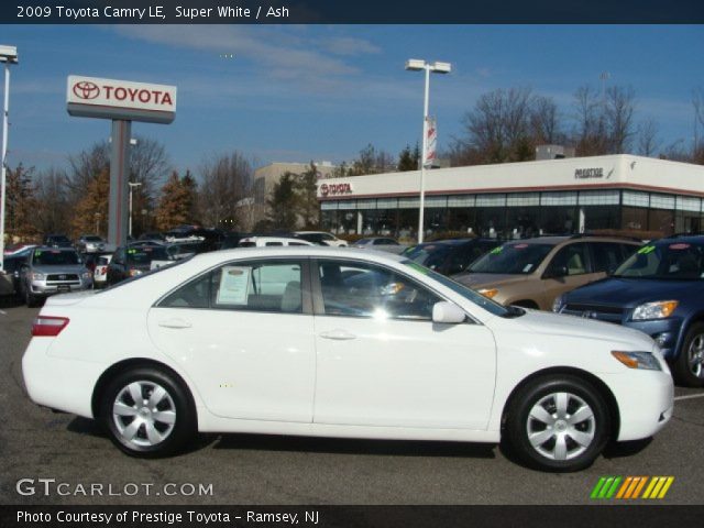 2009 Toyota Camry LE in Super White