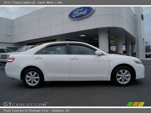 2011 Toyota Camry LE in Super White