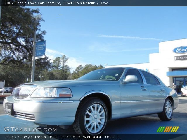 2007 Lincoln Town Car Signature in Silver Birch Metallic