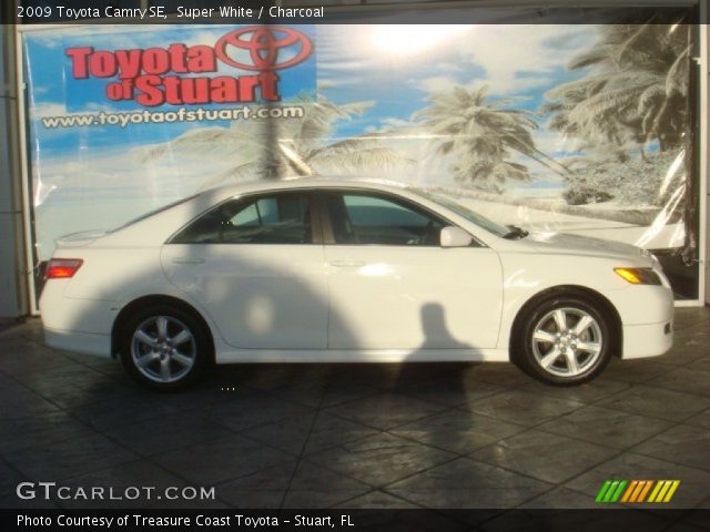 2009 Toyota Camry SE in Super White