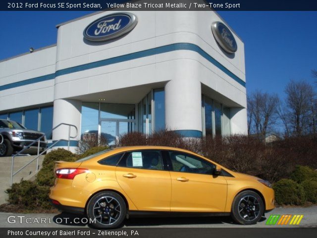 2012 Ford Focus SE Sport Sedan in Yellow Blaze Tricoat Metallic