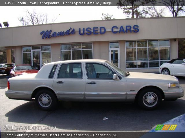 1997 Lincoln Town Car Signature in Light Cypress Metallic
