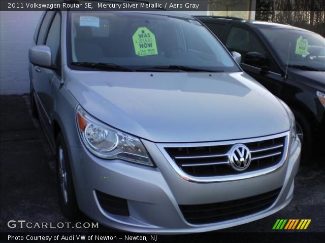 2011 Volkswagen Routan SE in Mercury Silver Metallic