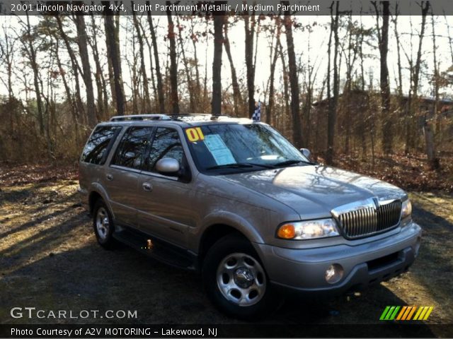 2001 Lincoln Navigator 4x4 in Light Parchment Metallic