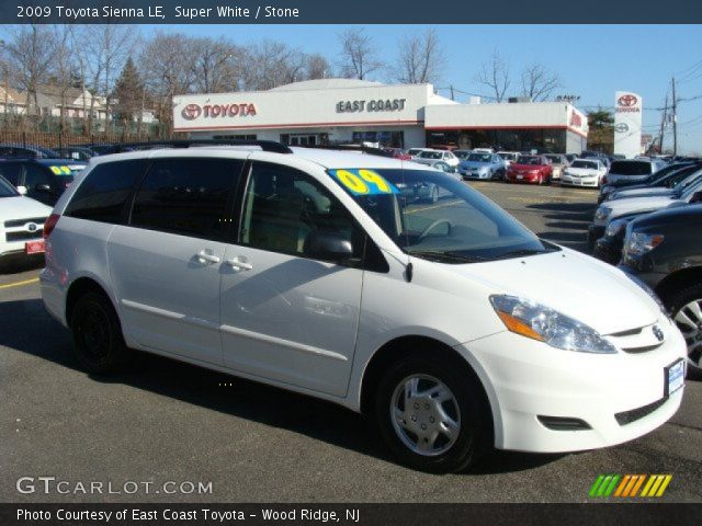 2009 Toyota Sienna LE in Super White