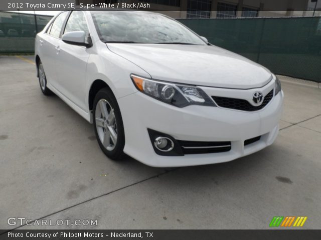 2012 Toyota Camry SE in Super White