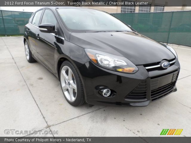 2012 Ford Focus Titanium 5-Door in Tuxedo Black Metallic