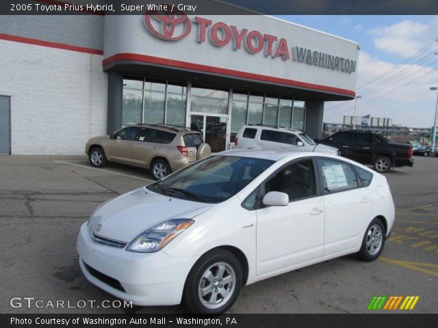 2006 Toyota Prius Hybrid in Super White