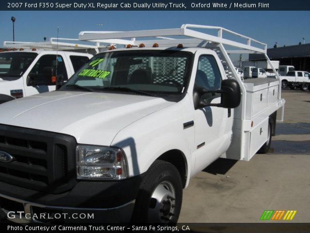 2007 Ford F350 Super Duty XL Regular Cab Dually Utility Truck in Oxford White
