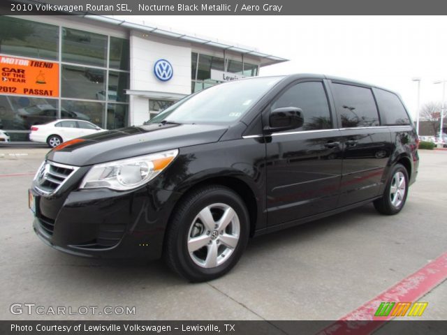 2010 Volkswagen Routan SEL in Nocturne Black Metallic