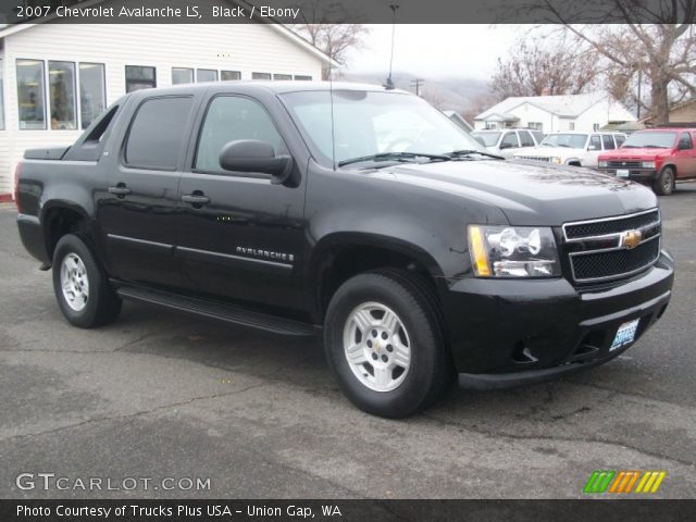 2007 Chevrolet Avalanche LS in Black