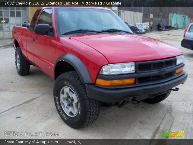 2002 Chevrolet S10 LS Extended Cab 4x4 in Victory Red