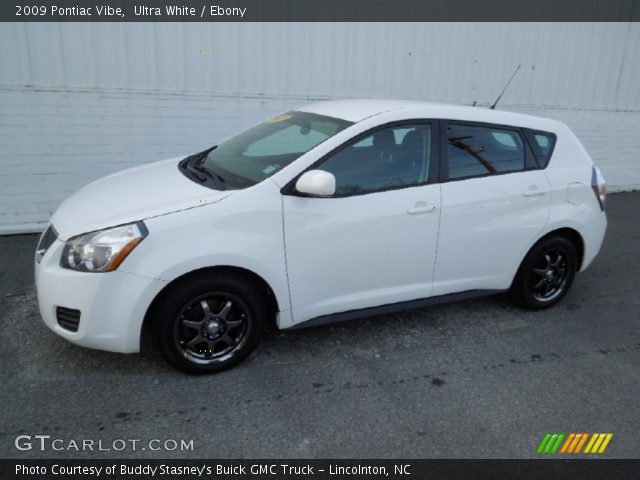 2009 Pontiac Vibe  in Ultra White