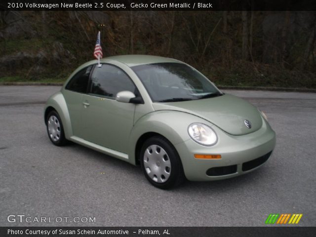 2010 Volkswagen New Beetle 2.5 Coupe in Gecko Green Metallic