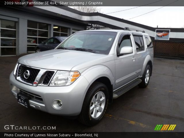 2009 Nissan Pathfinder SE 4x4 in Silver Lightning