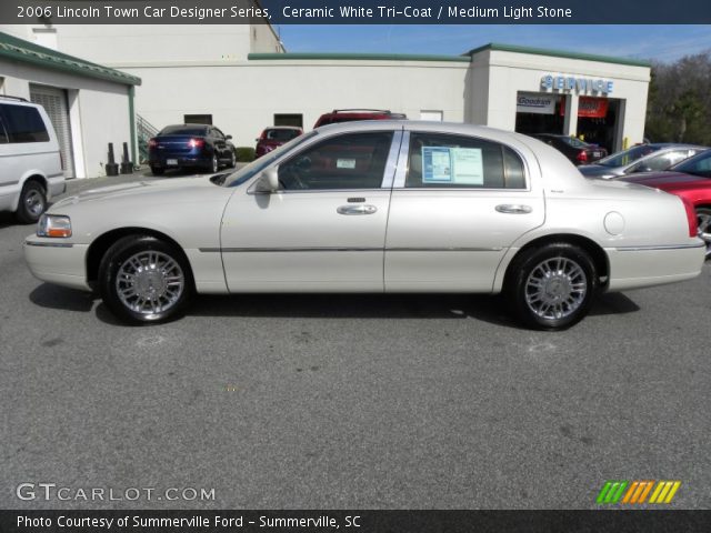 2006 Lincoln Town Car Designer Series in Ceramic White Tri-Coat