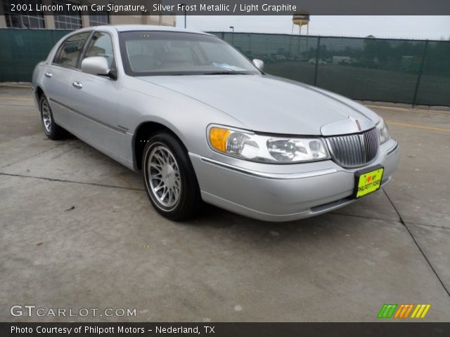 2001 Lincoln Town Car Signature in Silver Frost Metallic
