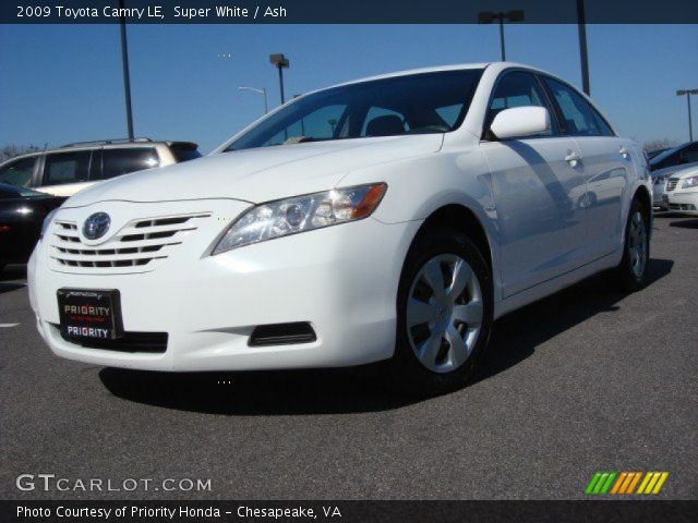 2009 Toyota Camry LE in Super White