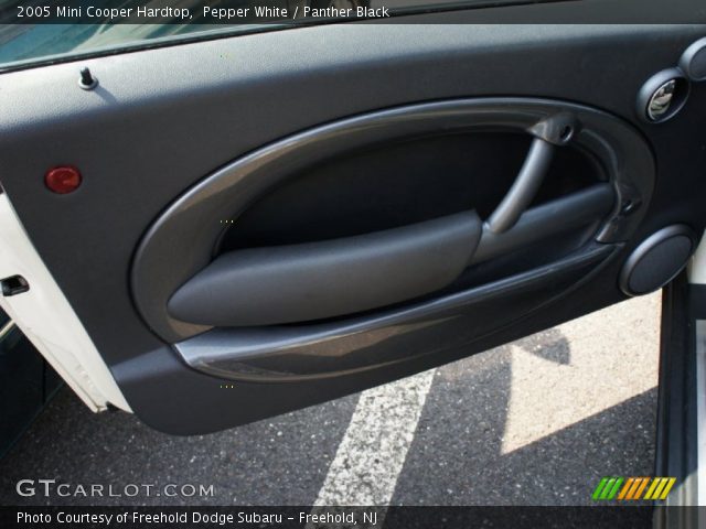 2005 Mini Cooper Hardtop in Pepper White
