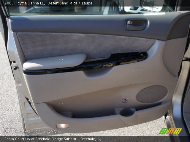 2005 Toyota Sienna LE in Desert Sand Mica
