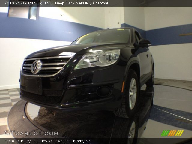 2010 Volkswagen Tiguan S in Deep Black Metallic