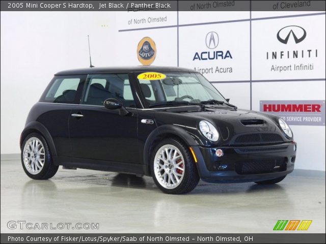 2005 Mini Cooper S Hardtop in Jet Black
