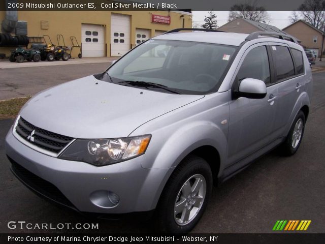 2009 Mitsubishi Outlander ES in Cool Silver Metallic