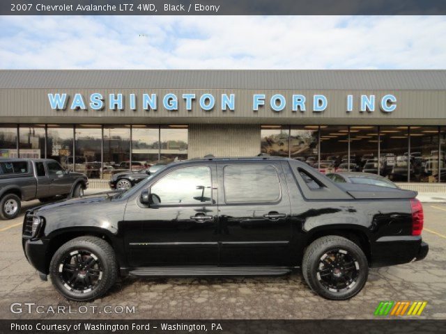 2007 Chevrolet Avalanche LTZ 4WD in Black