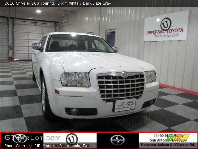 2010 Chrysler 300 Touring in Bright White