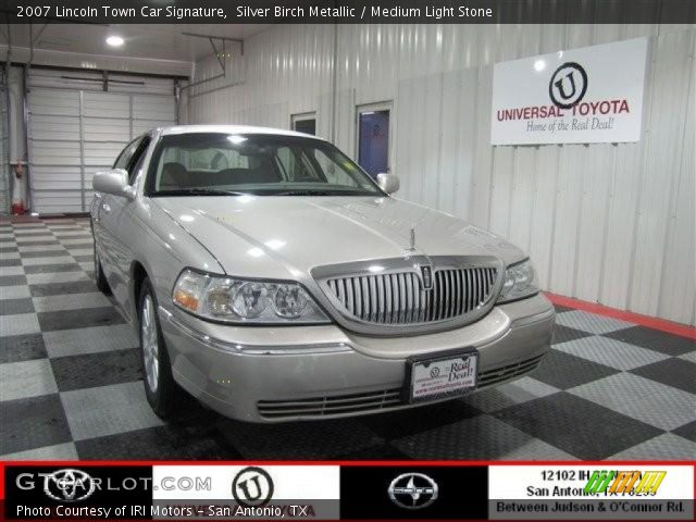 2007 Lincoln Town Car Signature in Silver Birch Metallic