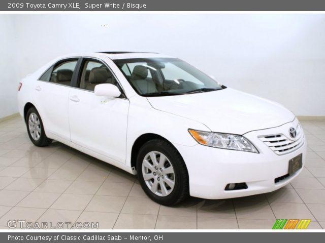 2009 Toyota Camry XLE in Super White