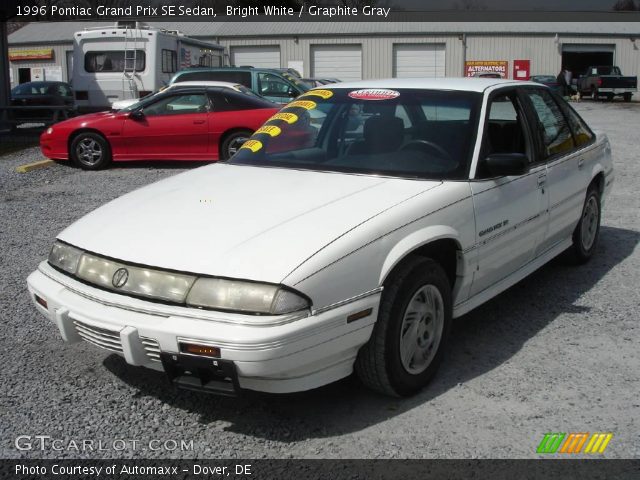 1996 Pontiac Grand Prix SE Sedan in Bright White