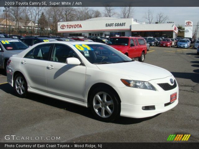 2009 Toyota Camry SE in Super White