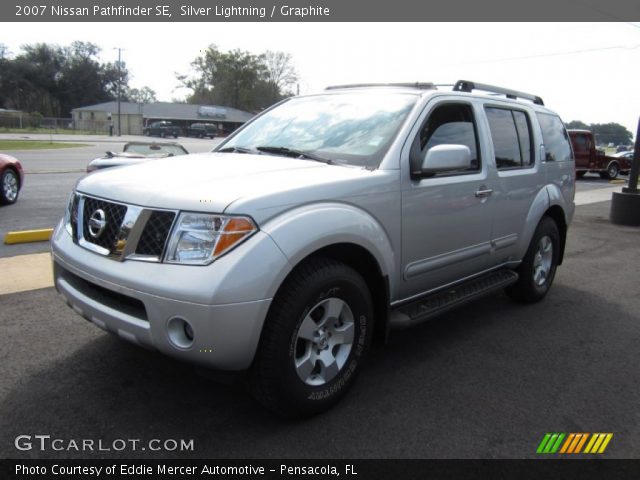 2007 Nissan Pathfinder SE in Silver Lightning