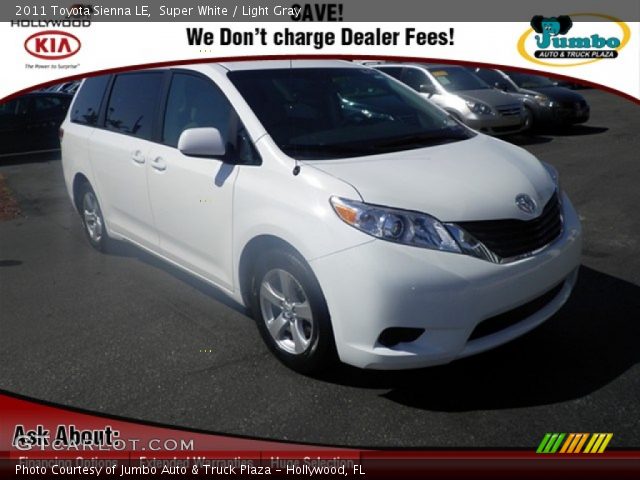 2011 Toyota Sienna LE in Super White