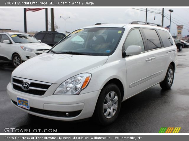 2007 Hyundai Entourage GLS in Cosmic White