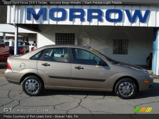 2005 Ford Focus ZX4 S Sedan in Arizona Beige Metallic