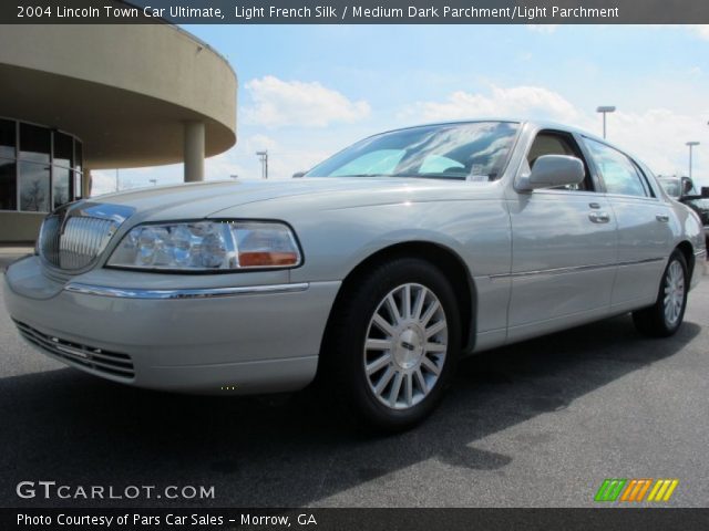 2004 Lincoln Town Car Ultimate in Light French Silk