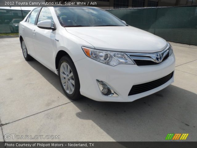 2012 Toyota Camry Hybrid XLE in Super White
